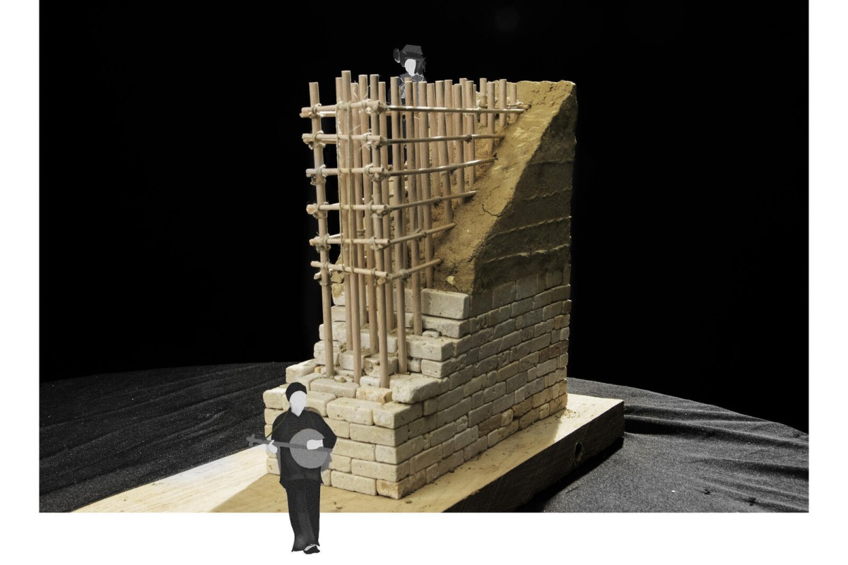 Maquette 20 - Totem, stone base with figure for scale